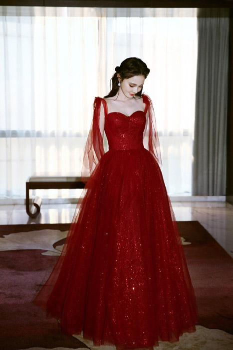 彭小苒红色薄纱礼服优雅迷人写真照